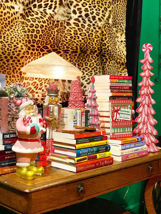 Instagram post by @legallybookedup for Lonely Planet. Caption reads: 🎄🎄COUNTDOWN TO CHRISTMAS🎄🎄
🎁 •Ultimate Gift....