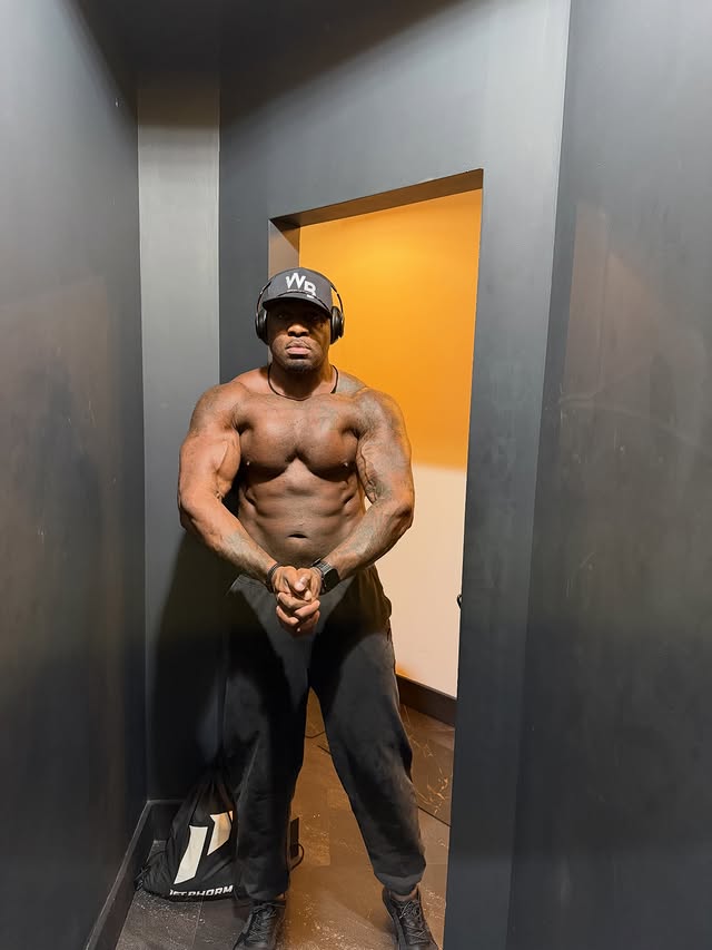 Instagram post by @willbinspired for 1st Phorm. Caption reads: [...] #chest #workout #weight #1stphorm.