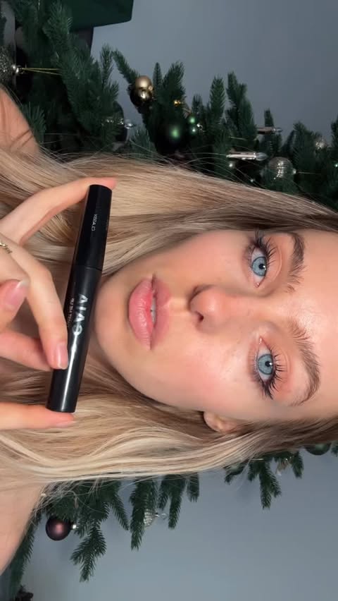 Instagram post by @sophiekoehrmann for CAIA Cosmetics. Caption reads: [...] for festive nights #caiacreator....