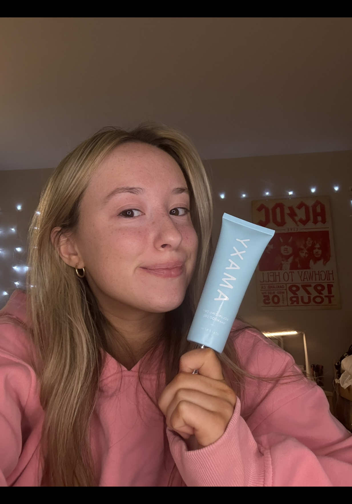 TikTok post by @st4rgirl.1nterlude for AMAXY Beauty. Caption reads: HONESTY review of @AMAXY Haircares gel dry shampoo....