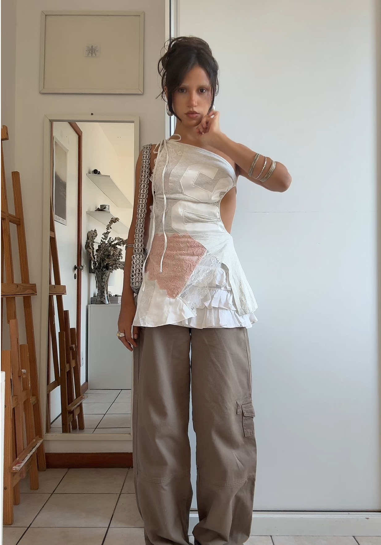 TikTok post by @mniz_______ for Jaded LDN. Caption reads: qual look você usaria? styling das minhas peças....