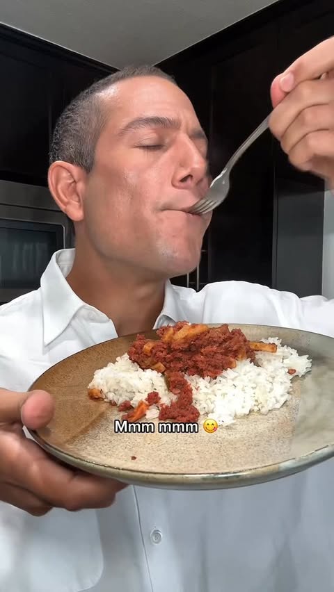 Instagram post by @theivanemilio for Discover. Caption reads: [...] stomach and wallet happy!....