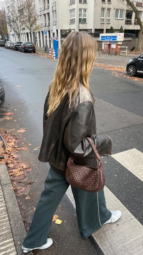 Instagram post by @isacisa__ for ABOUT YOU. Caption reads: This is what my perfect morning routine would look....