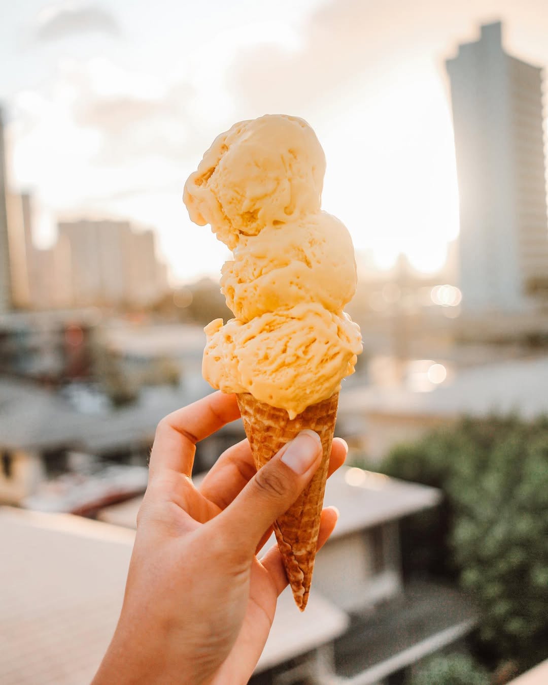 Instagram post by @fiveftfoodie for Foodie Tribe. Caption reads: ☀️I keep forgetting it’s summer until I go outside....