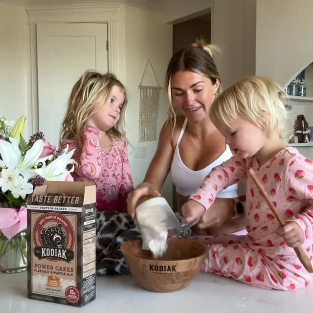 Instagram post by @lindsarnold for Kodiak Cakes. Caption reads: Our favorite breakfast from @kodiakcakes! The....