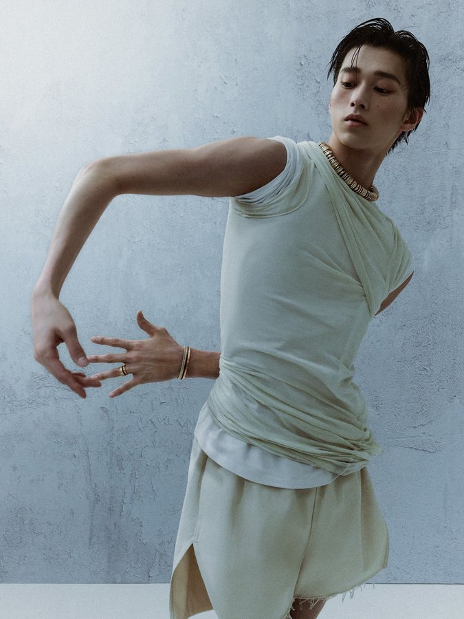 Instagram post by @minchuljeon for Boucheron. Caption reads: [...] [GQ HEROES] JEON MIN CHUL
-
@gq_korea....