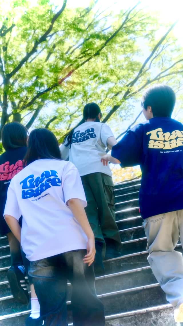 Instagram post by @amefurasshi_official for Thats Life. Caption reads: .
AMEFURASSHIがモデルをさせていただいた
That's Life....