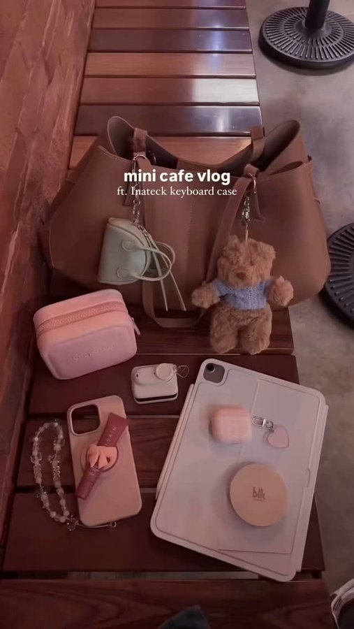 Instagram post by @mood.of.lily for inateck. Caption reads: [...] spending money there ? 🙈

Using @inateck’s....