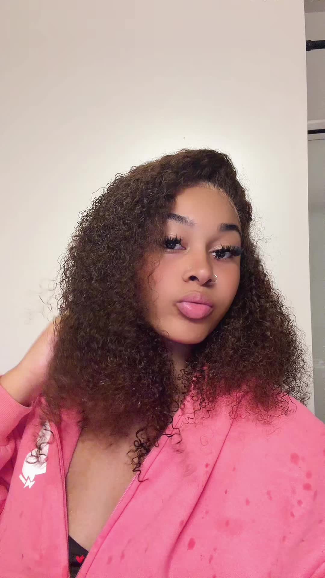 TikTok post by @ilovekk444 for Forgirl Forever Wig. Caption reads: #fypシ #dealsforyoudays #gluelesswigs....