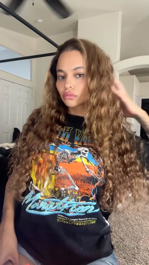 Instagram post by @simplynessa15 for Megalook. Caption reads: [...] for the hair 🙏👏 this unit is from....