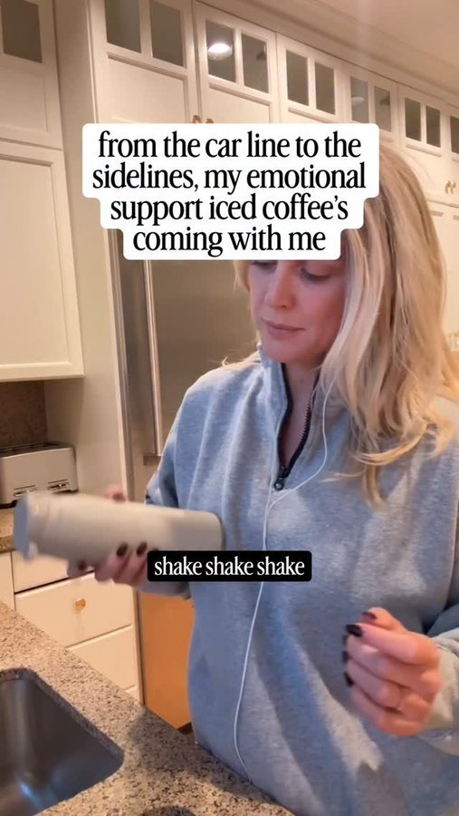 Instagram post by @thecorporatemama for Simple Modern. Caption reads: From the car line to the sidelines, my ESIC....