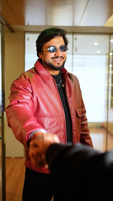 Instagram post by @d3v.ashish for Snitch. Caption reads: A good OUTFIT is hard to FIND

@snitch.co.in....