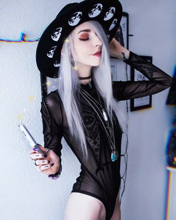 Instagram post by @kimiperi for Svenja Walberg. Caption reads: I’m not doing reviews too often but when I’m....