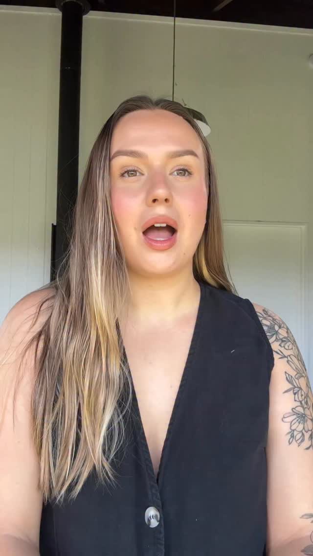 Instagram post by @christinephilippa for Cullen Jewellery. Caption reads: [...] ✨ 

My initial bezel pendant from Cullen....