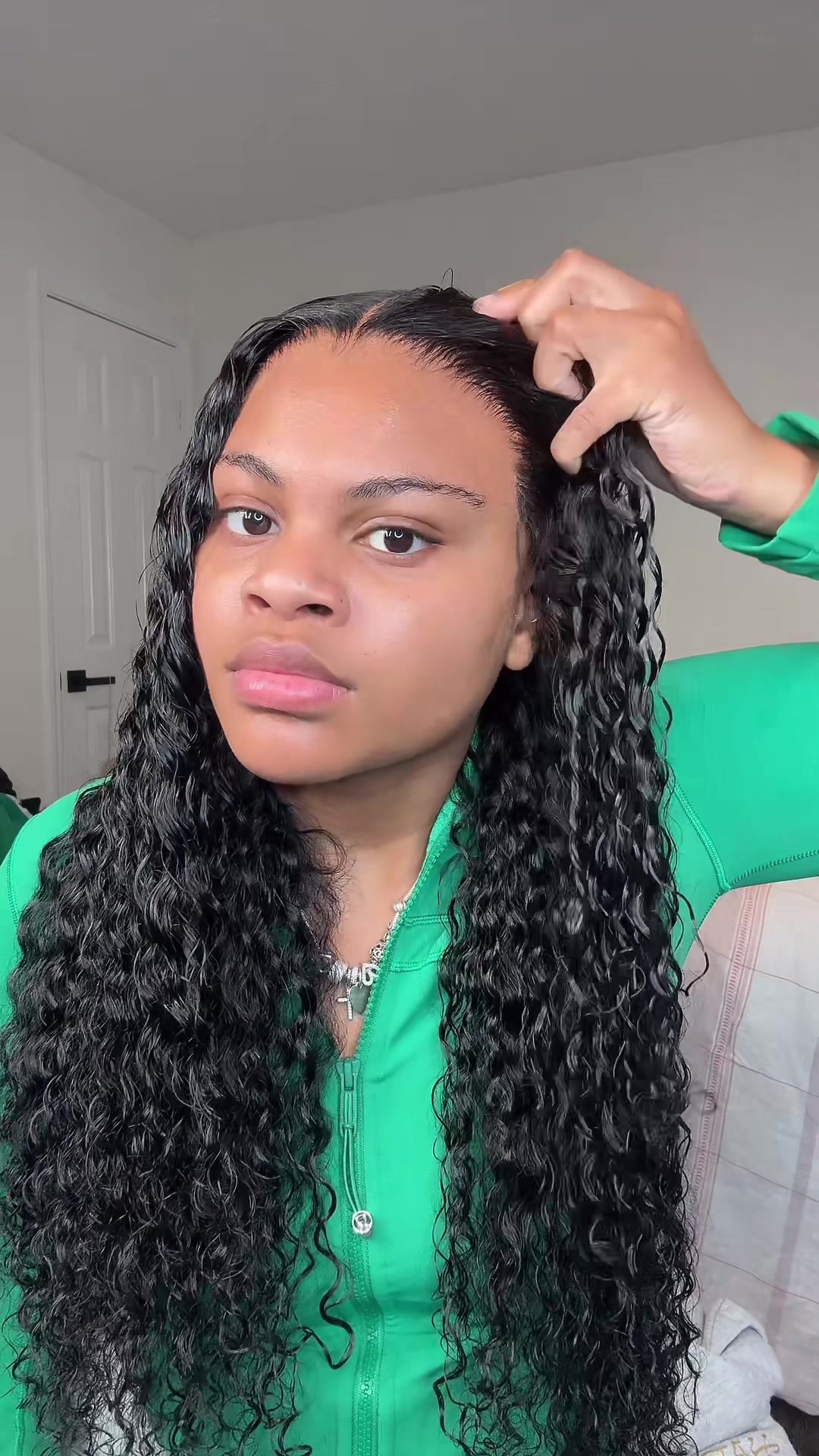 TikTok post by @misslonik for Karlami. Caption reads: [...] MY REAL HAIR 💚!! 8x6 Glueless Wig from....
