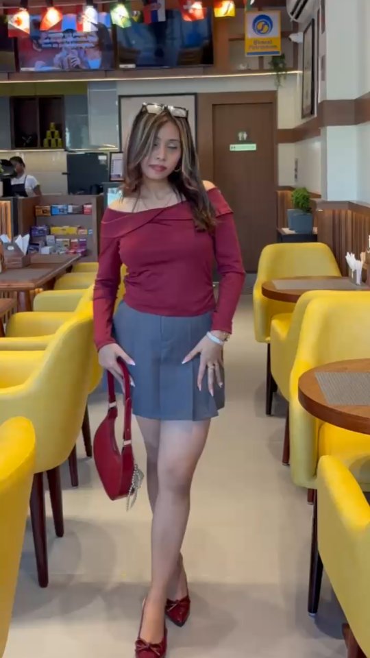 Instagram post by @cheryl_donna23 for streetstylestore. Caption reads: Comment "DM" for link 🔗 
.
.
.
.
tops | crop tops....