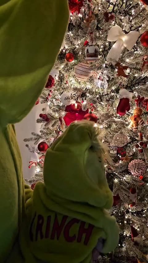 Instagram post by @anita.simunovic for Sinsay. Caption reads: Božićne večeri su lijepe, a još ljepše su u matchy....