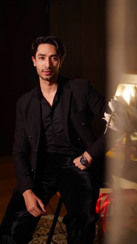 Instagram post by @luxelifebysidkapila for Tata CLiQ. Caption reads: [...] and chosen with care Discover it on....