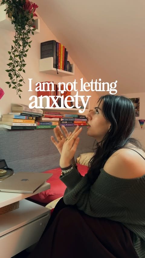 Instagram post by @tiiiziana.nicola for BetterHelp. Caption reads: [...] you’re at! 🌟🫂 I started Therapy with....
