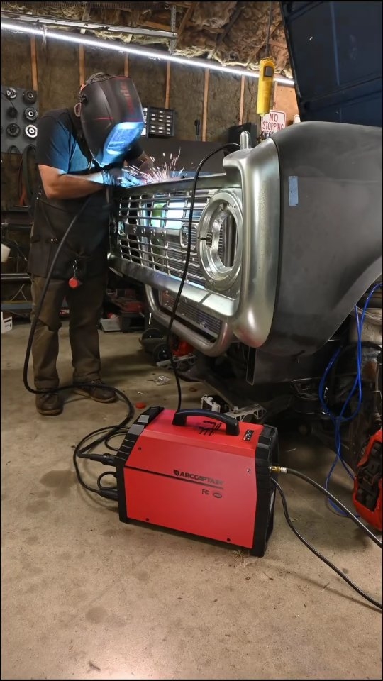 Instagram post by @madebychrislee for Arccaptain. Caption reads: [...] check this out! This is the MIG200.....