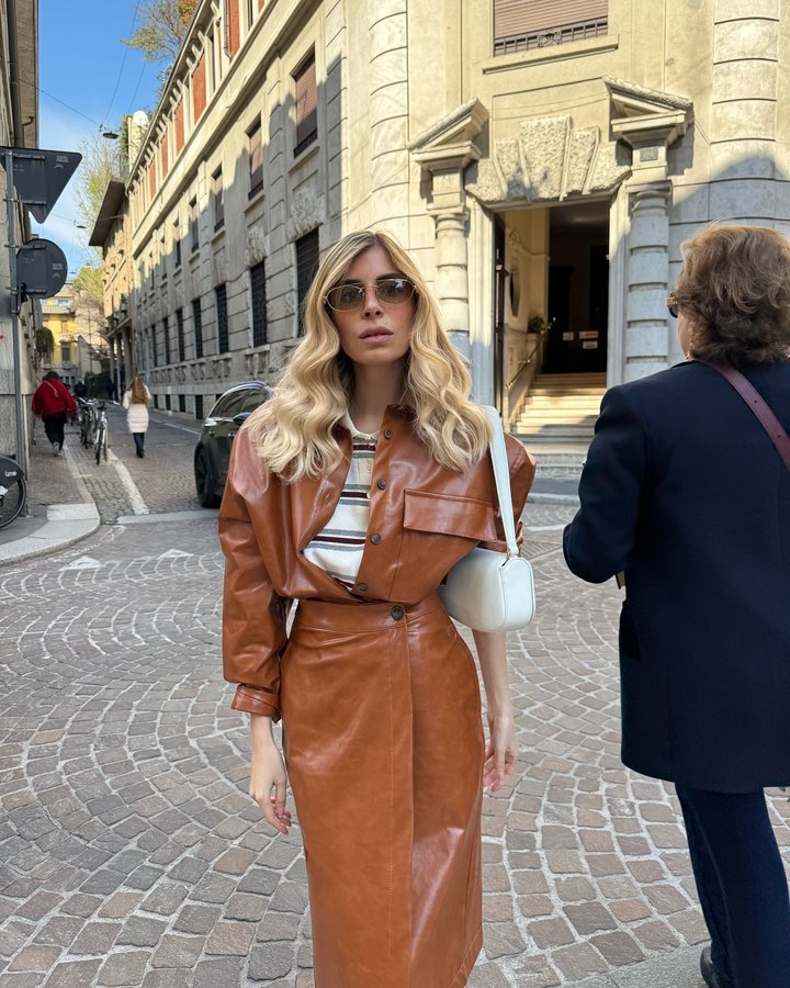 Instagram post by @elenagiadaa for ViCOLO. Caption reads: [...] vs sciura 👵🏼
Back in the city with a....