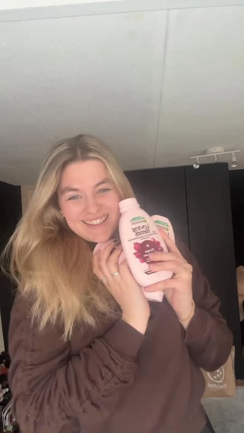 Instagram post by @amyverhaege for Garnier Nederland. Caption reads: Ad// @garniernl 🍇 #garniernl #haircare....
