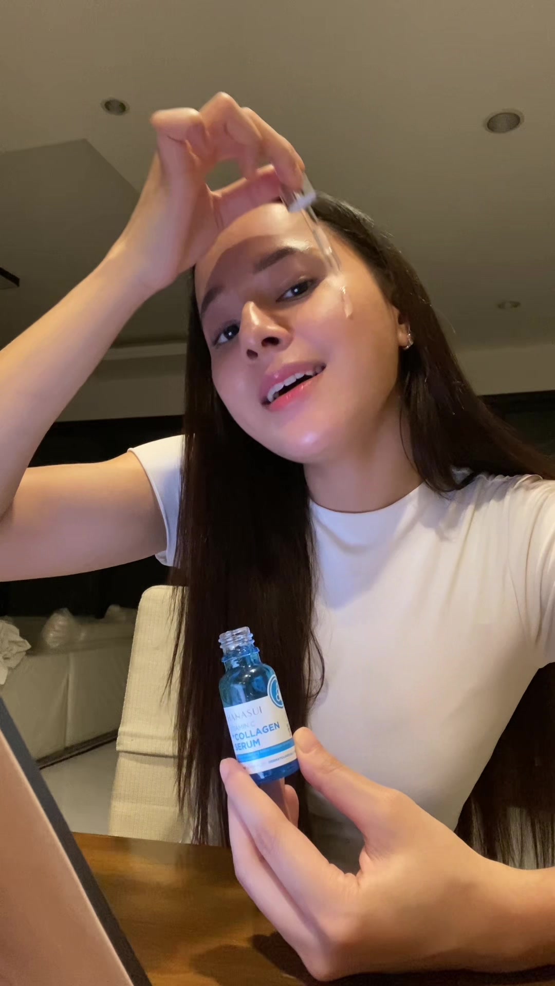 TikTok post by @barbiearzetta for Hanasui. Caption reads: Nyanyi sambil skincare-an yuk @Hanasui Official....