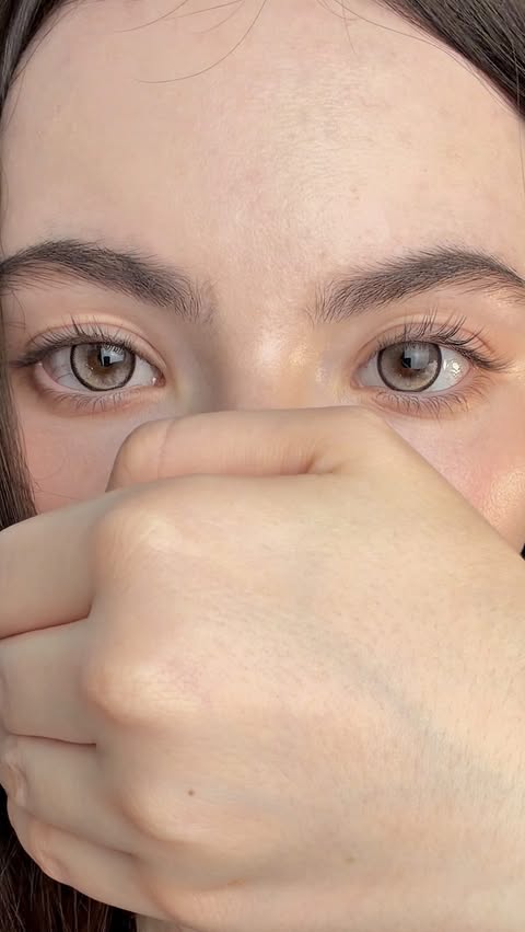 Instagram post by @bergamottchi for TTDeye. Caption reads: Use my code to SAVE 20%!
Contacts: Crest Brown....