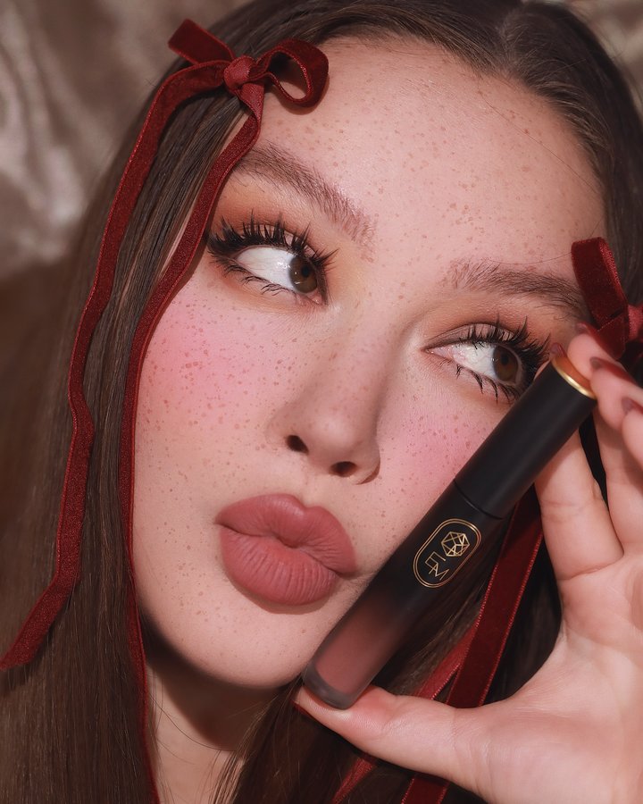 Instagram post by @olgadann for EM Cosmetics. Caption reads: [...] Tint - Sahar ⠀⠀ En partenariat avec....