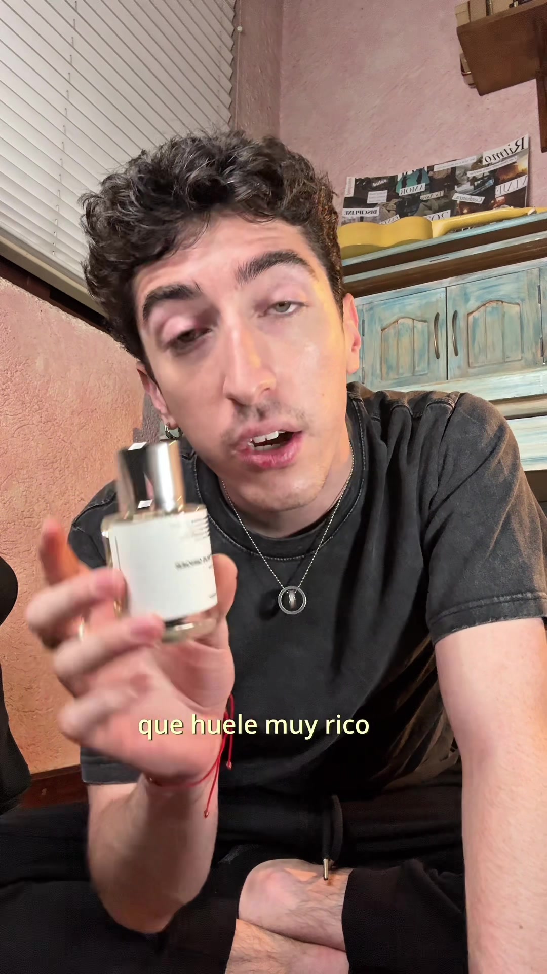 TikTok post by @emilianogatica for Dossier. Caption reads: [...] como estudiante de actuación con @Dossier....