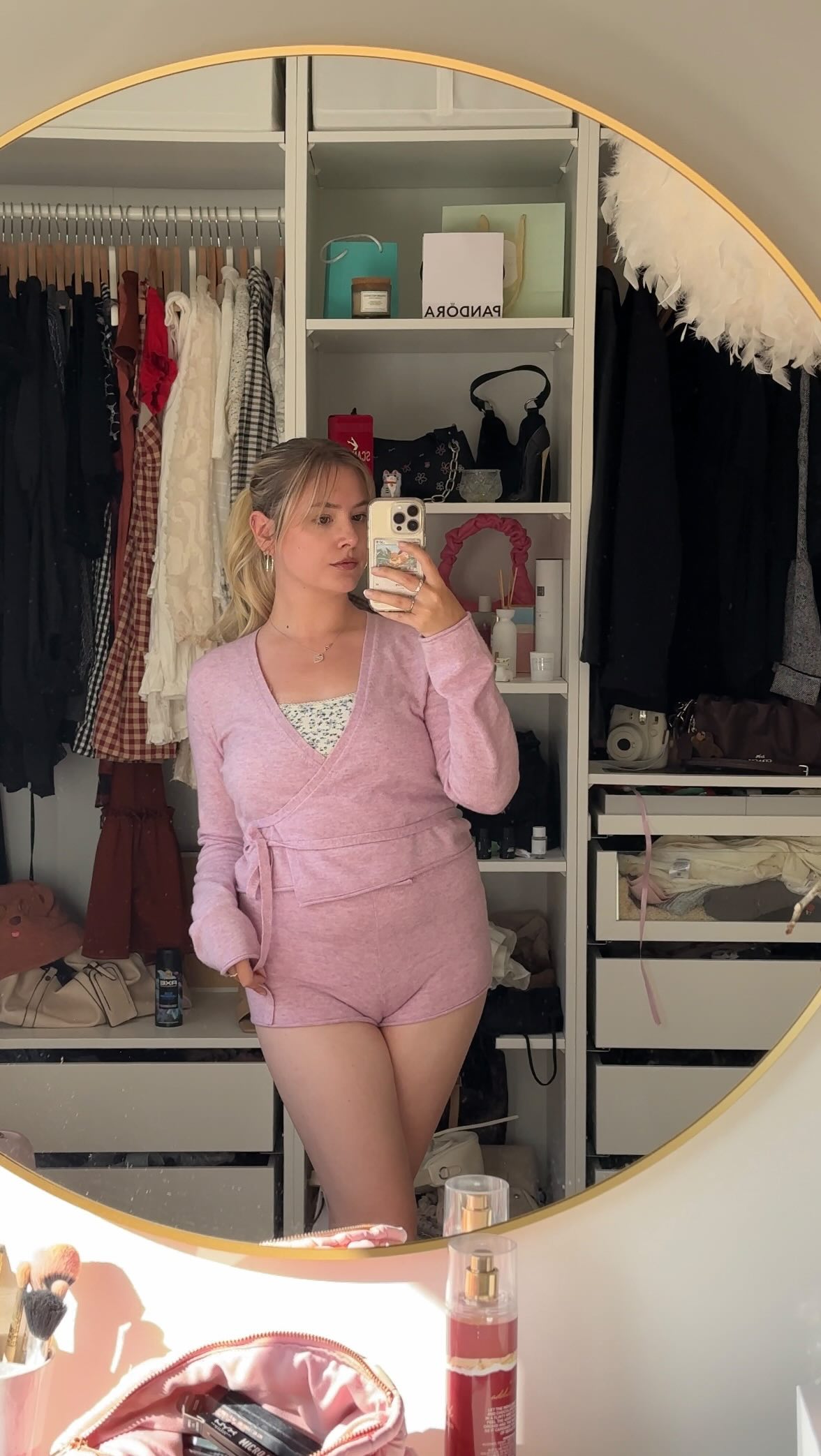 Instagram post by @silke_hsn for Organic Basics. Caption reads: [...] 5 ft. the cutest loungewear set from....