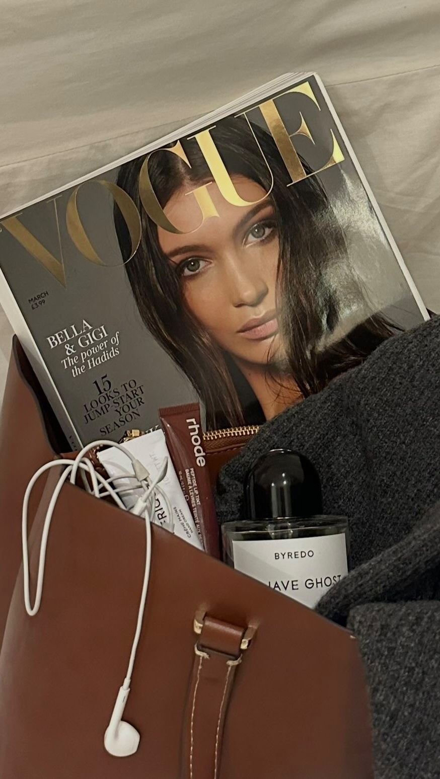 Instagram post by @marriamtr for Photowall. Caption reads: A little touch of art can change the whole vibe....