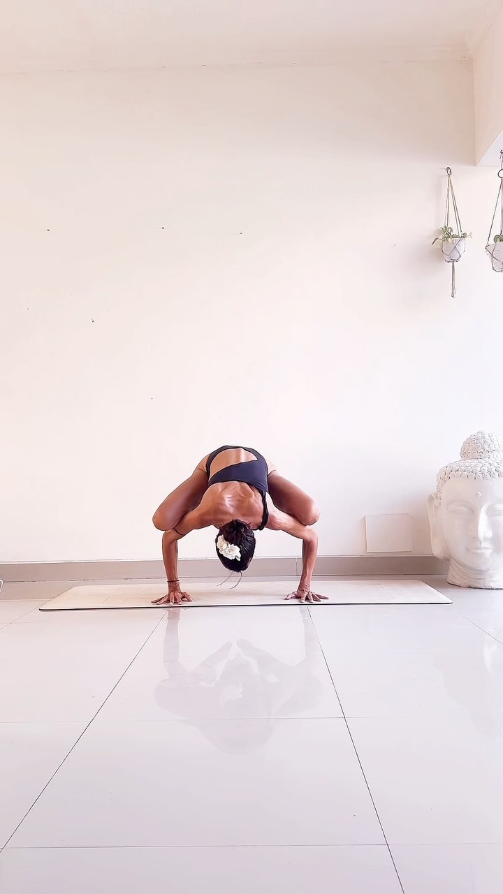 Instagram post by @niniyogalife for Hey Honey. Caption reads: 🌿 Balance is like a dance between effort and....