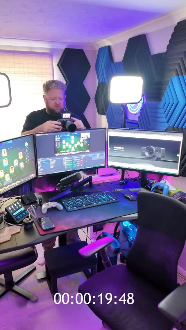 Instagram post by @la5ty for Elgato. Caption reads: Switch from 🔴 Live La5ty to 🟩 Green Screen La5ty....