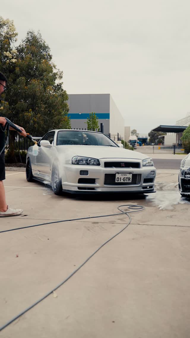 Instagram post by @ariverrios for Giraffe Tools. Caption reads: After a full day shooting rollers of these R34....