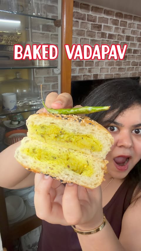 Instagram post by @hungrymomoo for Kissan. Caption reads: [...] but make it baked & chutney-loaded🌶️ Kissan....
