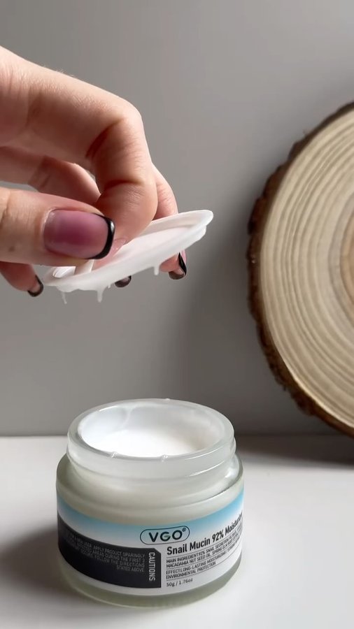 Instagram post by @tamaramkh___ for VGObeauty. Caption reads: Hydrated skin is everything 🫶🏻
My fav....