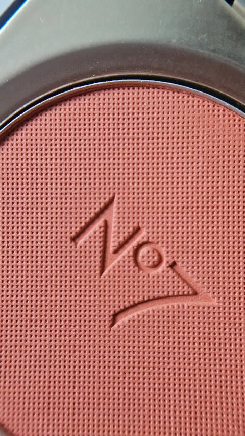 Instagram post by @loveaproduct for No7. Caption reads: #AD @no7uk My No7 summer blush ☀️ #Blush [...].