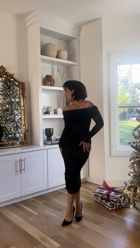 Instagram post by @amandakorina for New York & Company. Caption reads: 3 sala looks from @nyandcompany 🎄✨ Here’s three....