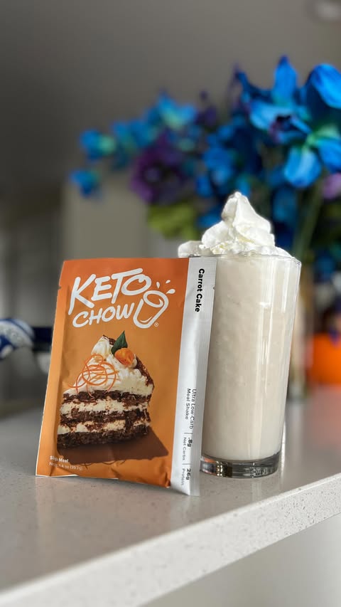 Instagram post by @hippiepippiereviews for Keto Chow. Caption reads: It’s Black Friday at @ketochow 🥳 

10% off orders....