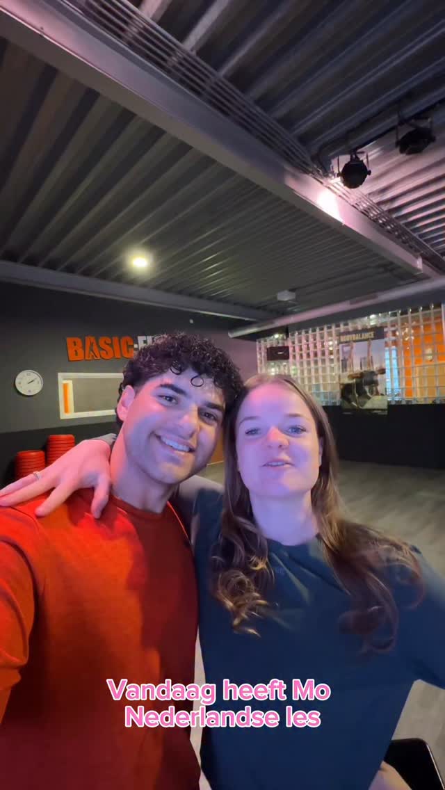Instagram post by @nadecheandmootje for Basic-Fit NL. Caption reads: Sporten bij @basicfitnl en Nederlands leren maakt....