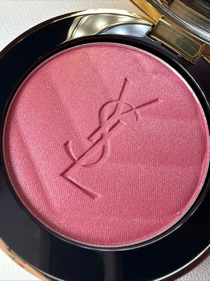 Instagram post by @laurenriecker for WPP. Caption reads: [...] Lavalliere *gifted without obligations @wpp....