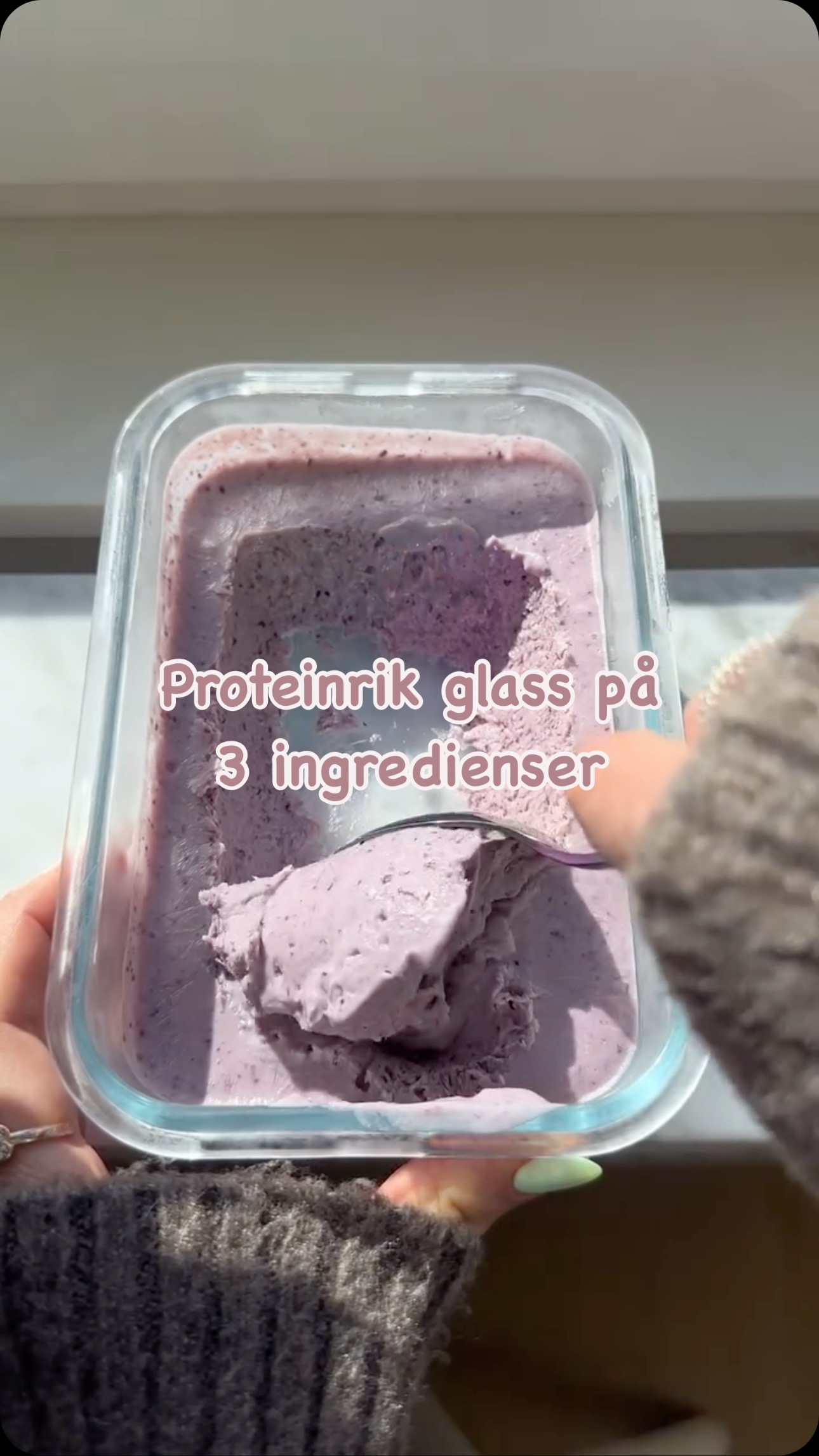 Instagram post by @victoriaeklund for Yalla!. Caption reads: Reklam för KESO® Cottage Cheese🍨🫐 är i chock....