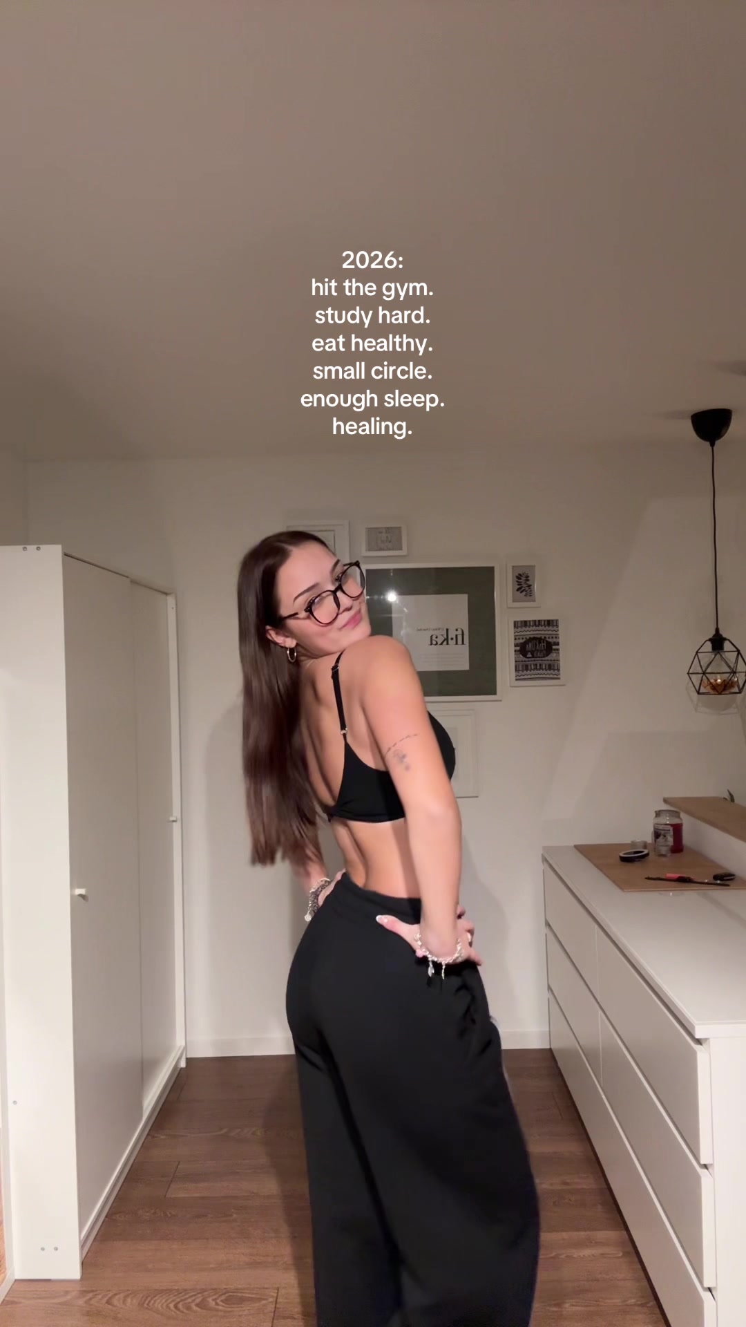 TikTok post by @dailyshitbyvivi for Smilodox. Caption reads: ❤️‍🩹❤️‍🩹 @smilodox  Code: VIVII  #2026 #smilodox....