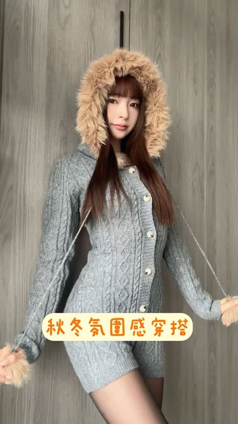 Instagram post by @vviviansung for Pinduoduo. Caption reads: ❄️ 冬天衣服不知道去哪裡買？ 我最近在拼多多挖到超多寶藏！種類超多，而且挑選超方便，價錢也很親民～....