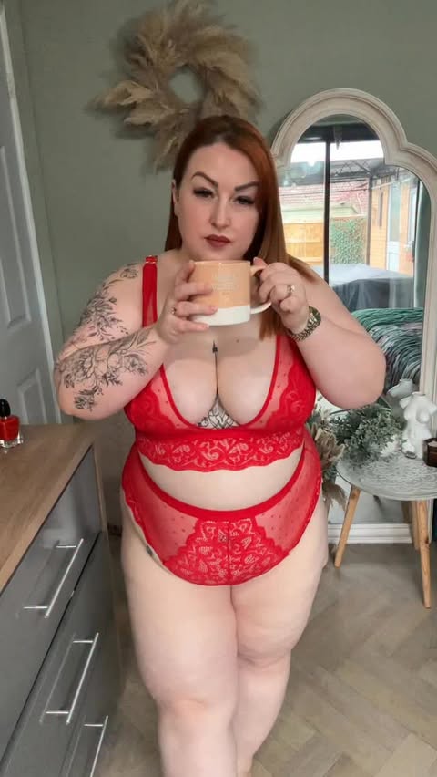 Instagram post by @curvy_crazy_cute for Tutti Rouge. Caption reads: This Valentine’s Day, choose self love.
Because....