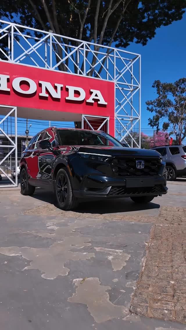 Instagram post by @testdrivepy for Honda. Caption reads: Casi 1000 Km con un solo tanque en el CRV híbrido!....