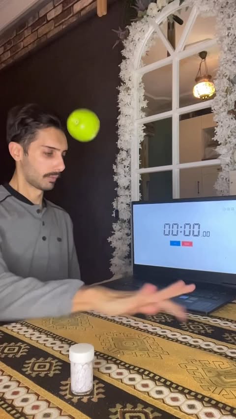 Instagram post by @codemtcspeed for Guinness World Records. Caption reads: [...] ground - 00:00:17 milisecond.. ⏳....