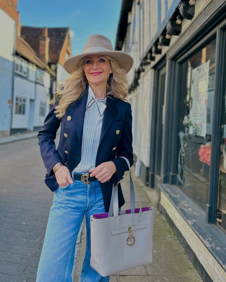 Instagram post by @seenonsarah for Sarah Haran. Caption reads: [...] * Sarah Tote Bag @sarahharanuk * Earrings....