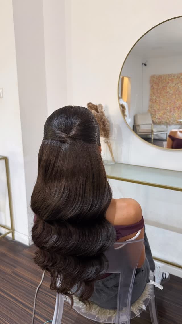 Instagram post by @hairstyle_by_ruya for Gerard Cosmetics. Caption reads: Anzeige/Werbung
💕
Hairstyle by Rüya 
Makeup by....